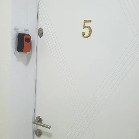 Apartment 5 Bmb